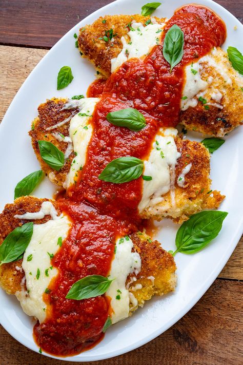 Dinner Board, Chicken With Italian Seasoning, Chicken Parmigiana, Salad Pasta, Breaded Chicken, Think Food, Chicken Dishes Recipes, Alfredo Sauce, Chicken Parmesan