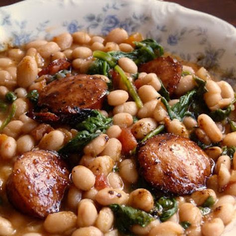 White Beans with Spinach and Sausage Spinach Sausage, Sausage Soup, Kielbasa, Think Food, Idee Pasto Sano, Sausage Recipes, Spaghetti Squash, Bean Recipes, White Beans