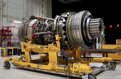 Boeing 777-300 GE90 engine with the nose cowl and fan blades removed. San Francisco Airport. 2018. Ge90 Engine, Airport Tower, Boeing 777 300, San Francisco Airport, Boeing 787 8, Ejection Seat, Boeing 767, Gas Turbine, Aircraft Engine