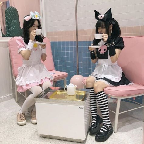 Kuromi Outfit Aesthetic, Hello Kitty Halloween Costume, My Melody Outfit, Kuromi Outfit, Matching Halloween Costumes, Melody Hello Kitty, Matching Costumes, Personajes Monster High, Maid Cosplay