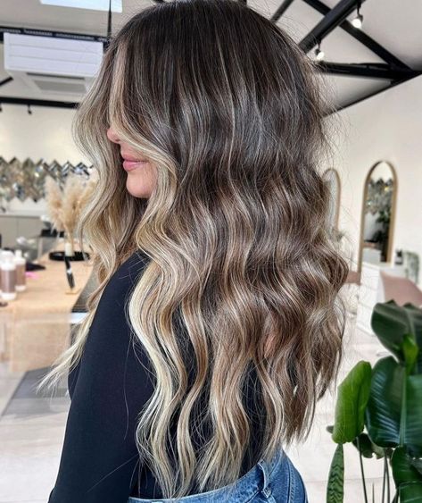 Blonde Balayage with Blended Grays Trendy Hair Color Ideas, Gray Blonde, Blonde Platinum, Dark Blonde Hair Color, Icy Blonde Hair, Hair Color Caramel, Hair Adviser, Balayage Hair Dark, Silver Blonde