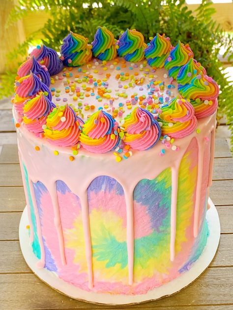 Rainbow Tie Dye Birthday Party, Tyedye Cake Ideas, Tye Dye Birthday Party Ideas Food, Tie Dye Birthday Decorations, Rainbow Tie Dye Cake, Tye Dye Birthday Party Ideas Decorations, Tie Dye Birthday Party Decorations, Tie Dye Birthday Theme, The Dye Cake