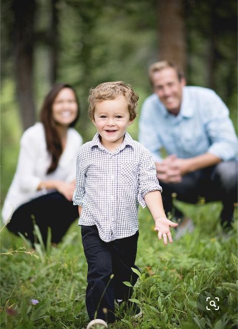 Shooting Photo Famille, Albion Basin, Summer Family Pictures, Cute Family Photos, Family Photos With Baby, Family Photoshoot Poses, Summer Family Photos, Outdoor Family Photography, Family Portrait Poses