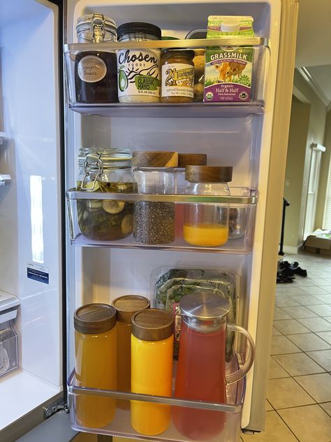 Dream Fridge, Healthy Fridge, Healthy Groceries, Fridge Organization, Healthy Food Motivation, Grocery Shop, Pretty Food, Aesthetic Food, Good Eats