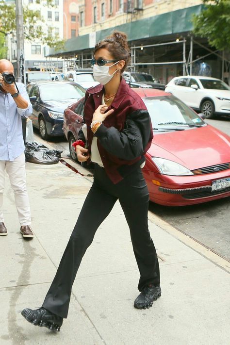 Nyc September, Bella Hadid Street Style, Models Off Duty Style, University Style, Bella Hadid Outfits, Bella Hadid Style, Hadid Style, Fire Fits, Nike Shox