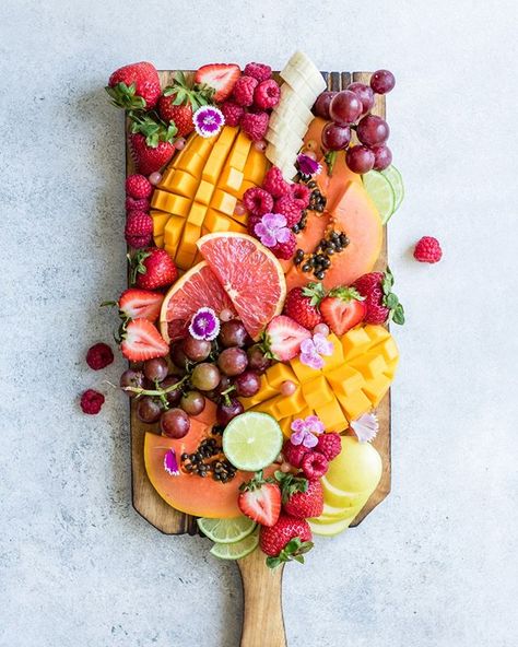 8 restaurants you need to eat at in Bali - Choosingchia Breakfast Fruit Platter, Fruit Dinner, Breakfast Fruit, Fruit Platter Designs, Goat Meat, Party Food Platters, Charcuterie Recipes, Fruit Photography, Fruit Breakfast