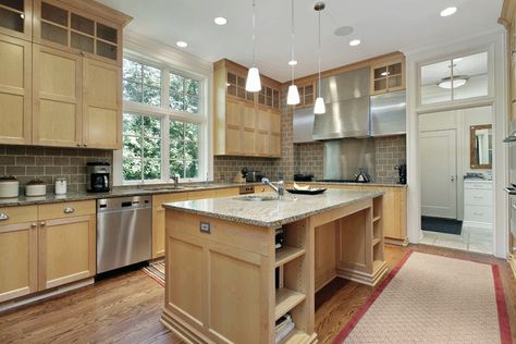 Granite Countertops with Oak Cabinets: Best Choices in 2021 | Marble.com Granite Countertops With Oak Cabinets, Countertops With Oak Cabinets, Vinyl Plank Flooring Colors, Best Vinyl Plank Flooring, Dark Oak Cabinets, Honey Oak Cabinets, Semi Custom Cabinets, Maple Kitchen Cabinets, Maple Kitchen