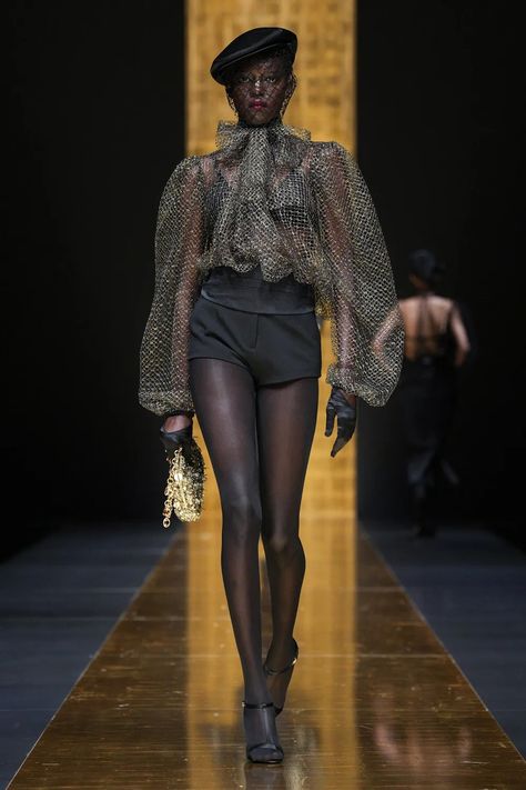 Dolce Gabbana Store, Dolce And Gabbana Runway, Fashion Trends Winter, Milano Fashion Week, Dolce E Gabbana, Halloween Fashion, Fall 2024, Boho Chic Fashion, Womens Fall