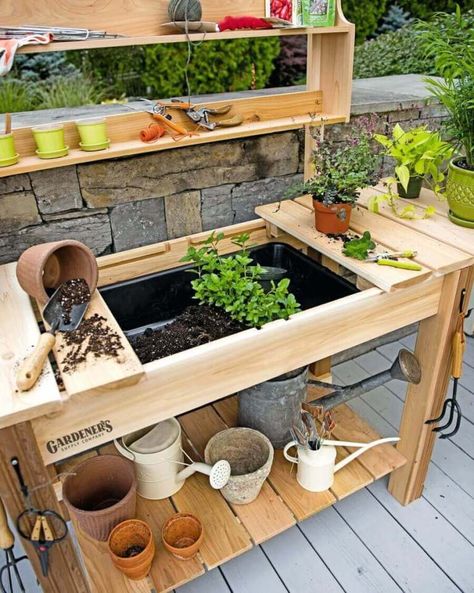 25+ DIY Potting Bench Plans & Ideas To Beautify Your Garden Potting Bench Ideas, Pallet Garden Benches, Diy Potting Bench, Potting Bench Plans, Potting Station, Outdoor Potting Bench, Plants And Gardening, Potting Tables, Potting Table