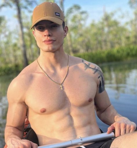 Matt Rife, Swamp People, Single Men, Muscular Men, Attractive Guys, Cute Celebrity Guys, Shirtless Men, Cute Celebrities, Comedians