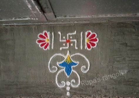 Swastik rangoli Swastik Rangoli Designs Easy, Tulasi Decoration, Swastik Rangoli Designs, Side Rangoli, Swastik Rangoli, Door Rangoli, Border Kolam, Rangoli Designs Easy, Border Rangoli