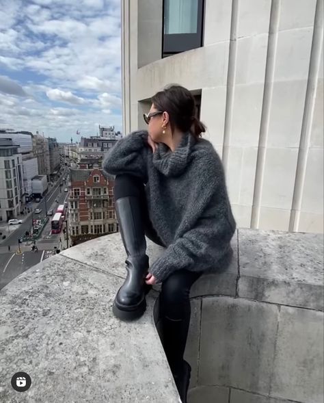 Oversized Turtleneck Sweater Outfits, Grey Turtleneck Outfit, Oversized Sweater Outfit Winter, High Neck Outfit, Japan Outfit Winter, Pullover Sweaters Outfits, Turtleneck Sweater Outfit, Lorna Luxe, Grey Sweater Outfit