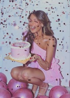 29th Birthday Picture Ideas, Birthday 25 Photoshoot Ideas, 29 Birthday Ideas For Women Photoshoot, Photoshoot Ideas For Birthday Woman, 22nd Bday Photoshoot, Birthday Shoot Cake, Birthday Photo Inspiration, 30tj Birthday Photoshoot, 25th Birthday Picture Ideas