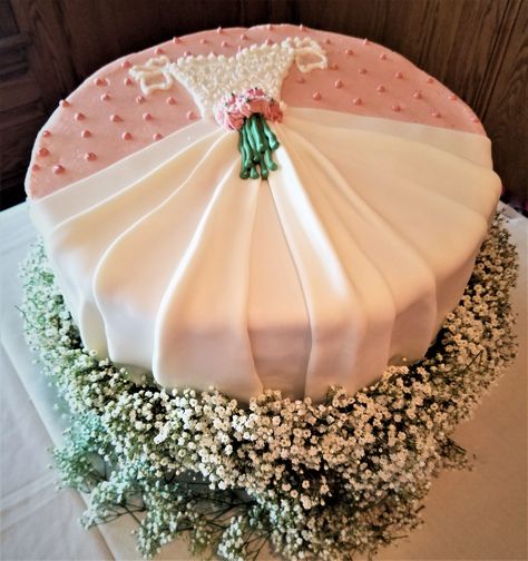 Cake With Fondant, Wedding Dress Cake, Bridal Shower Cake, Cake Decorating Videos, Buttercream Icing, Dress Cake, Cake Videos, A Wedding Dress, Shower Cake