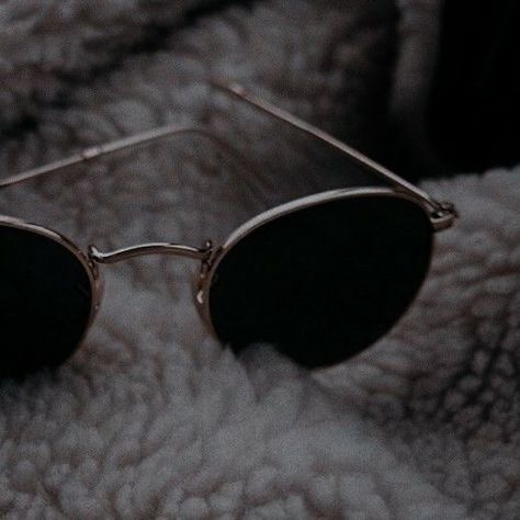 Eleanor Levetan, Do Revenge, Betty Cooper Riverdale, Sunglasses Aesthetic, Jess Mariano, Dark Sunglasses, Chaotic Academia, Baby Pink Aesthetic, Betty Cooper