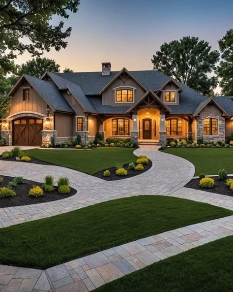 Elegant Ranch Homes, Dream House Exterior Modern Luxury, Modern Ranch House Interior, Pretty House Exterior, Ranch Style Homes Exterior, Ranch Home Exteriors, Texas Ranch Style Homes, Luxury Ranch House Plans, Texas Ranch House