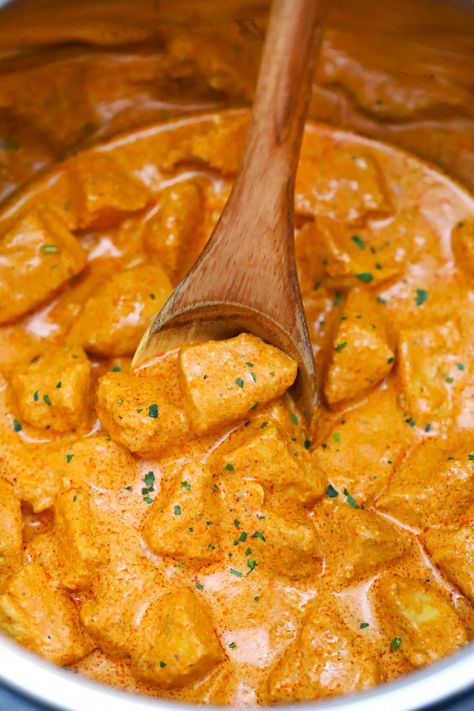 Instant Pot Butter Chicken [Video] - Sweet and Savory Meals Butter Chicken Video, Instant Pot Butter Chicken, Pot Butter, Chicken Instant Pot, Chicken Fajita Pasta, Savory Meals, Tomato Gravy, Roasted Butternut Squash Soup, Butter Chicken Recipe