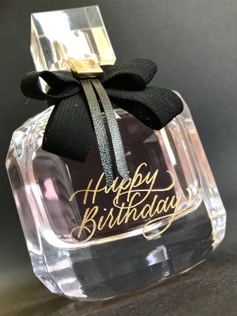 Perfume Engraving, Engraved Perfume, Bottle Engraving, Calligraphy Engraving, Custom Champagne Bottle, Calligraphy Writing Styles, Engraving Designs, Engraved Wine Glasses, Body Shimmer