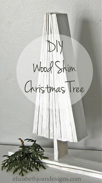 Shim Christmas Tree, Diy Hout, Paint Stick Crafts, Rustic Wood Lanterns, Traditional Christmas Tree, Christmas Crafts For Gifts, Paint Paint, Glue Sticks, Small Wood Projects