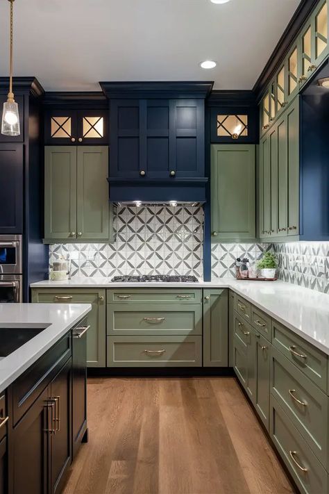 a-stunningly-modern-and-elegant-kitchen-design-fea-xM6SonOBTJClfI2e_m0a8Q-WFpt2bnfSnCnC9Iu2Jp0fg Naval Sw 6244, Navy And Sage, Blue Green Kitchen, Kitchen Cabinets Color Combination, Kitchen Color Palettes, Sage Kitchen, Green Wall Color, Navy Blue Kitchen, Navy Kitchen