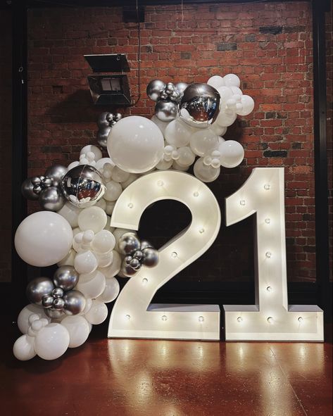 On Saturday we had the pleasure of working with @lilypadpartyboutique to create this epic 21st birthday set up 😍 Definitely felt like a “go big or go home” moment with the massive light up numbers and our 3 metre garland 💃🏽 Numbers With Balloons, Silver 21st Birthday, 21st Birthday Diy, Light Up Numbers, 21st Birthday Checklist, Number Ideas, 21st Birthday Decorations, 21st Party, Balloon Backdrop