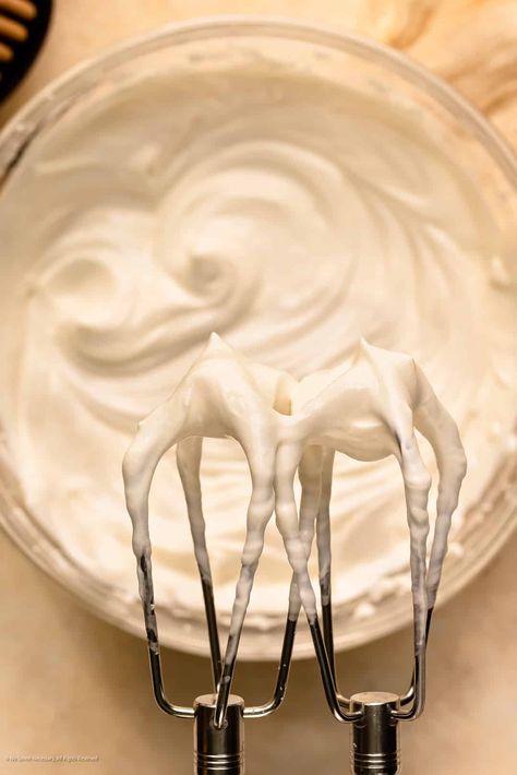 Whipped Greek Yogurt (healthy snack or dessert!) - No Spoon Necessary Whipped Greek Yogurt Recipe, Whipped Yogurt Fluff, Greek Vanilla Yogurt Recipes, Whipped Greek Yogurt, Greek Yogurt Whipped Cream, Greek Yogurt Frosting, Yogurt Frosting, Whipped Yogurt, Yogurt Toppings