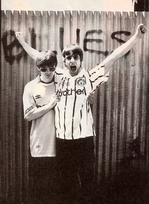 Oasis, Gallagher brothers Noel And Liam Gallagher, Noel Gallagher Young, Oasis Wallpaper, Oasis Album, Oasis Music, Liam And Noel, Oasis Band, Him And I, Art Deco Inspiration