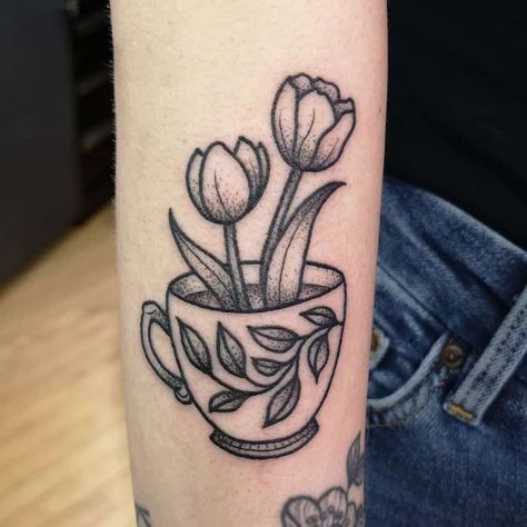 American Traditional Tattoos Envelope, Teacup Flash Tattoo, American Traditional Coffee Tattoo, Traditional Cute Tattoo, 1920s Tattoo Ideas, Traditional Tea Cup Tattoo, Traditional Tattoo Feminine, Traditional Teacup Tattoo, Dutch Tattoo Ideas