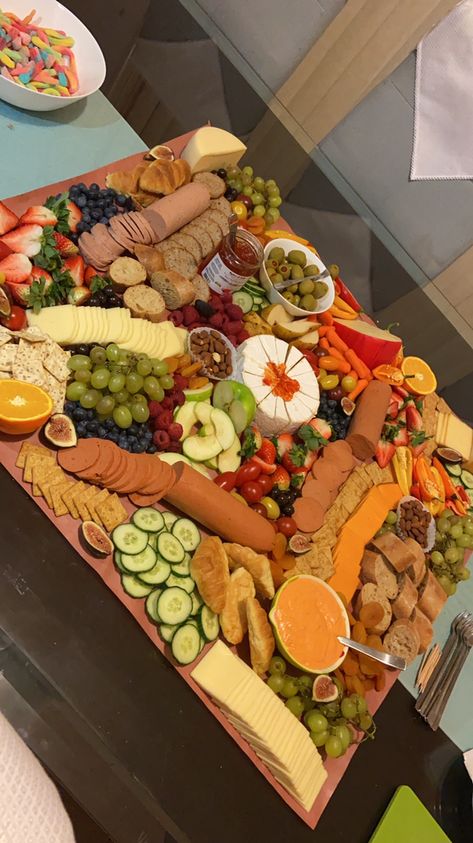 Charcuterie board made using one world halal meats Halal Charcuterie Board Ideas, Eid Charcuterie Board, Halal Charcuterie Board, Halal Appetizers, Perfect Cheese Board, Eid Food, Halal Food, Charcuterie Inspiration, Buffet Tables