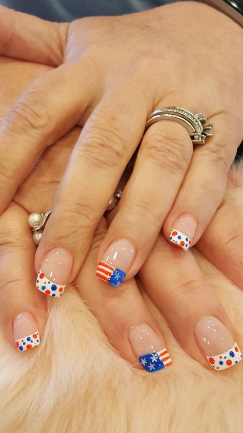 4th Of July Toenail Designs, 4th Of July Gel Nails, 4th Of July Nails Simple, Cute 4th Of July Nails, Patriotic Nail Designs, Nails Patriotic, Easy Nail Art Tutorial, 4th Of July Nail Designs, Dots Nail Art