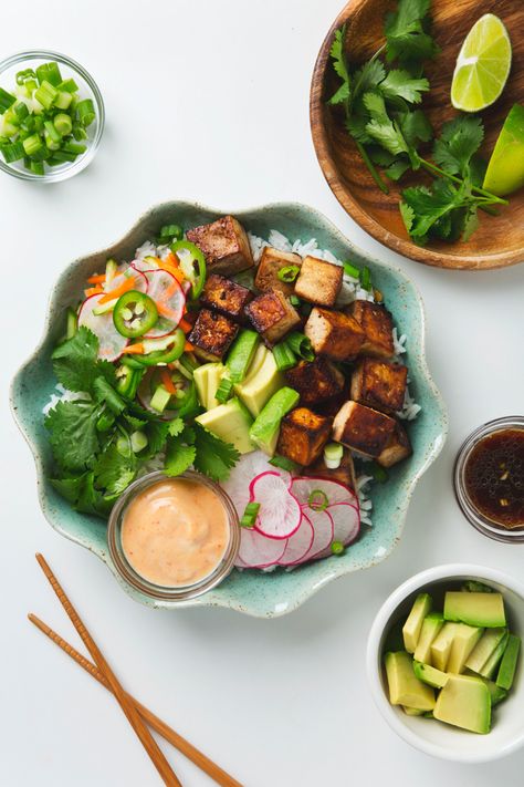 Banh Mi Bowl, Tofu Banh Mi, Quick Pickles, Bahn Mi, Homemade Pickles, Vegan Bowls, Banh Mi, Honey Recipes, Bowls Recipe