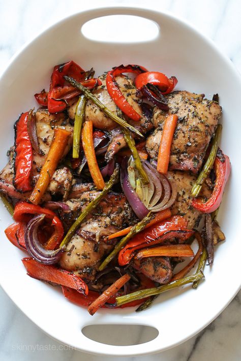 Balsamic Chicken with Roasted Vegetables Balsamic Chicken, Skinny Taste Recipes, Vegetable Seasoning, Low Carb Dinner, Spaghetti Squash, Chicken And Vegetables, Roasted Vegetables, Delicious Healthy Recipes, Weight Watchers Meals