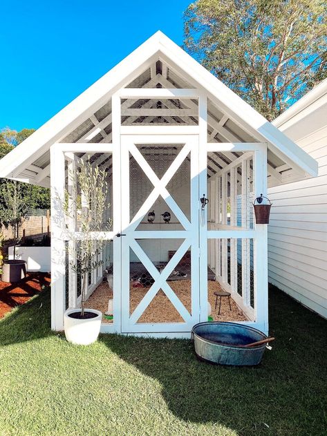 Chook Pen, Cute Chicken Coops, Chicken Coop Garden, Chicken Shed, Chicken Pen, Chicken Coup, Fancy Chickens, Diy Chicken Coop Plans, Three Birds Renovations