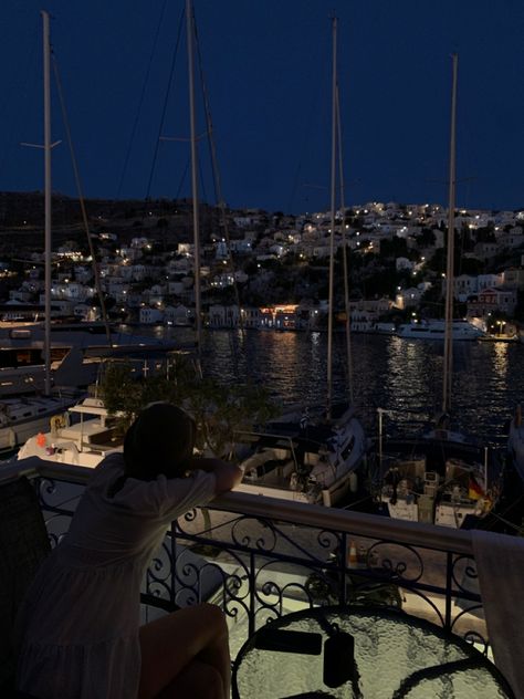 #holidayvibes #greeceaesthetic #holidayaesthetic #holidayinspo #holidayphotoinspo #summerinspo Dinner In Greece Aesthetic, Greece Dark Aesthetic, Greece Aesthetics Night, Greece Night Aesthetic, Greece Nightlife, Greece At Night, Niche Boards, Greece Vibes, Greece Girl