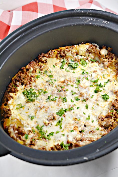 Crockpot Lasagna Crockpot Lasagna With Cottage Cheese, Ravioli Lasagna Crockpot, Sweet Pea Recipe, Crockpot Lasagna With Ricotta, Lasagna Crockpot, Chicken In A Crockpot, Crockpot Lasagna Recipe, Sausage Ravioli, Garlic Roasted Chicken