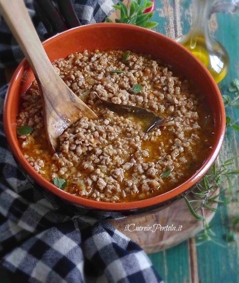 Ragù bianco: ricetta toscana del ragù in Bianco (passo passo) Sauce Bolognaise, Pasta Fresca, Polenta, Gnocchi, Pesto, Oatmeal, Condiments, Sauce, Favorite Recipes