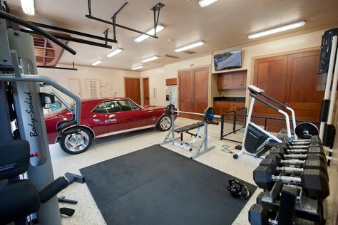 Multipurpose Garage With Gym and Dog Kennel Garage With Gym, Garage Home Gym, Garage Gym Ideas, Home Gym Garage, Gym Couple, 1 Car Garage, Gym Photos, Home Gym Design, Gym Ideas