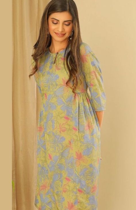 Kurti Pettan Designer, Keyhole Neckline Kurti, Chiffon Kurti Design, Simple Frock Design, Stylish Kurtis Design, Kurta Patterns, Simple Kurta Designs, Kurti Patterns, Designer Kurti Patterns