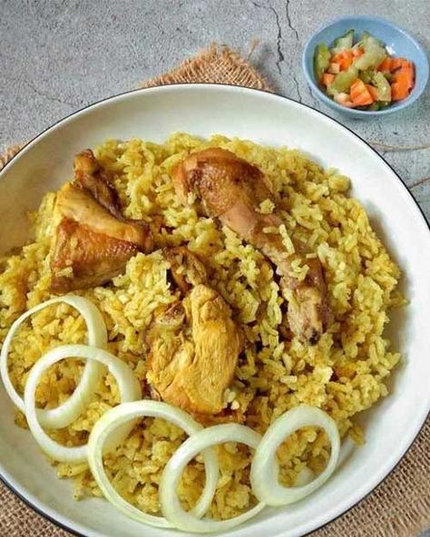 Resep Nasi Kebuli Ayam Khas Arab Praktis Dan Istimewa - Dapurawit.com Slow Cooker Turkey Chili, Sweet Potato Soup Recipes, Slow Cooker Turkey Breast, Leftover Ham Recipes, Italian Sausage Recipes, Stuffing Casserole, Turkey Breast Recipe, Nasi Lemak, Turkey Recipes Thanksgiving