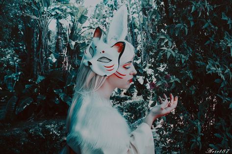 Kitsune Photoshoot, Garden Shoot, Mask Photography, Kitsune Mask, Ninja Samurai, Fox Mask, Photo Projects, Dark Photography, Japanese Culture