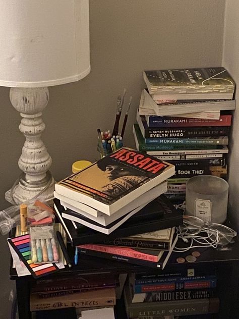 Chaotic Academia, Rory Gilmore, Book Girl, Stack Of Books, I Love Books, Study Motivation, Book Aesthetic, Love Book, Room Inspo