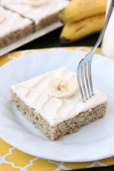 This is the BEST banana cake topped with the BEST cream cheese frosting! Perfect for picnics and potlucks, this banana sheet cake is a crowd pleaser! Everyone asks for the recipe! Banana Sheet Cake, The Best Banana Cake, Banana Sheet Cakes, The Best Cream Cheese Frosting, Best Banana Cake, Best Cream Cheese Frosting, Desserts Homemade, Whipped Cream Cheese Frosting, Banana Cake Recipe