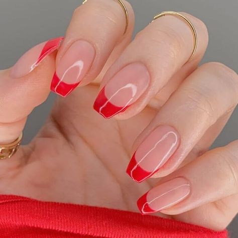 31 Easy DIY Holiday Nail Designs | IPSY Really Easy Nails, Spring Nails Simple, Nail Colors Spring, Nail Ideas Spring, Holiday Nails Diy, Ideas For Short Nails, Spring Nail Ideas, Simple Spring Nails, Fingernail Designs