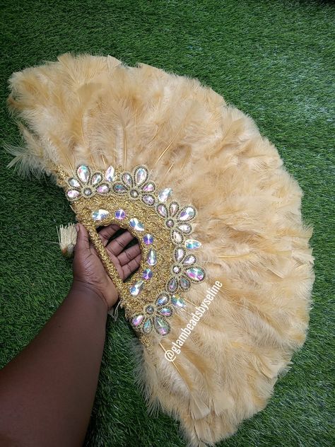 Feather Fans Wedding, African Wedding Fan, Bridal Fans Ghana, Traditional Wedding Accessories, Bridal Fans, Ghana Traditional Wedding, Nigerian Traditional Dresses, Bridal Fan, Igbo Traditional Wedding