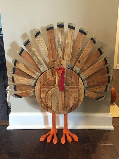 Thanksgiving Wood Crafts, Wooden Turkey, Thanksgiving Decorations Outdoor, Diy Farmhouse Decoration, Diy Turkey, Fall Wood Crafts, Thanksgiving Projects, Thanksgiving Diy, Diy Thanksgiving