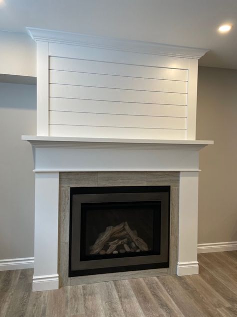 Mantels Fergus #106 - Palmer's WoodWorking Electric Brick Fireplace, Build A Fireplace Surround, Dost Photo, Wood Fireplace Surround, Fireplace Electric, Wood Fireplace Surrounds, Build A Fireplace, Shiplap Fireplace, Fireplace Built Ins