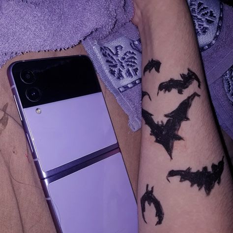 Samsung Z Flip 4 Aesthetic Purple, Zflip3 Aesthetic, Bat Arm Tattoo, Flip 4 Aesthetic, Samsung Z Flip 4 Aesthetic, Samsung Flip Wallpaper, Bora Purple, Samsung Aesthetic, Samsung Z Flip 4