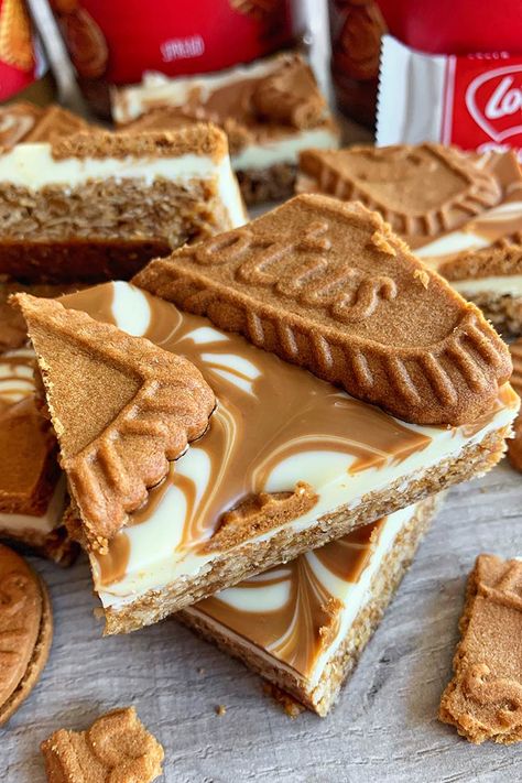 Lotus Biscoff Flapjacks Fitwaffle Kitchen, Chocolate Flapjacks, Lotus Biscuits, Biscoff Recipes, Flapjack Recipe, Oreo Fudge, Biscoff Spread, White Choc, Yum Recipes