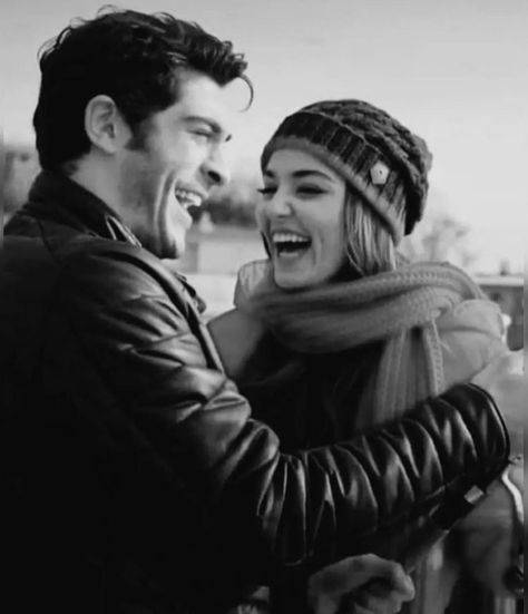 Hayat Ve Murat, Still In My Heart, Hayat Murat, Hayat And Murat, Turkish Shows, Classy Couple, Me And Who, Hande Ercel, Aesthetic Pics