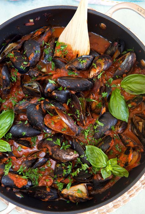 Mussels Marinara Recipe, Scallops Recipes, Mussels Marinara, Baked Mussels, Marinara Recipe, Seafood Buffet, Mussels Recipe, Home On A Budget, Sea Scallops